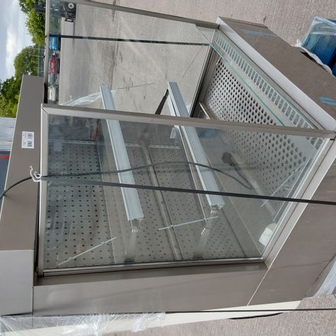 COMMERCIAL REFRIGERATED SELF SERVE DISPLAY UNIT 