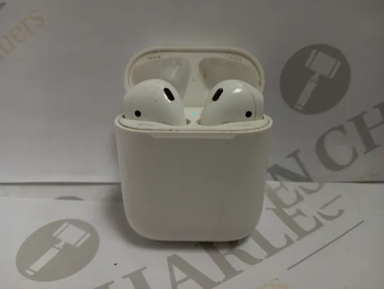 1ST GENERATION APPLE AIRPOD BUDS.