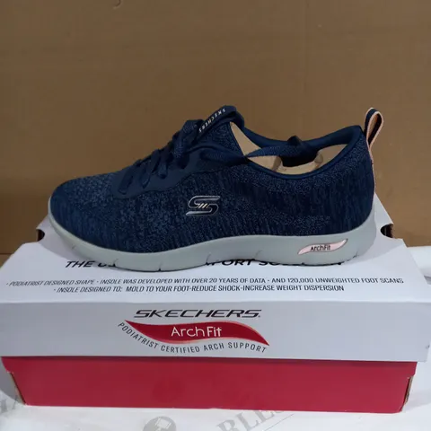 SKECHERS ARCHFIT VEGAN TRAINERS IN NAVY UK SIZE 3