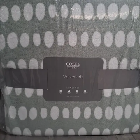 BOXED COZEE HOME DUVET SET IN GREEN - DOUBLE SIZE