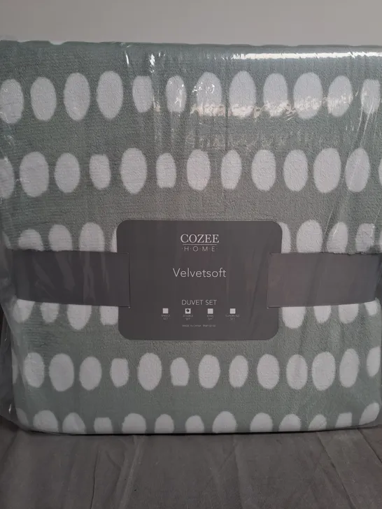 BOXED COZEE HOME DUVET SET IN GREEN - DOUBLE SIZE