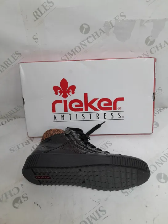 BOXED PAIR OF RIEKER HIGH TOP TRAINERS IN BLACK SIZE 6