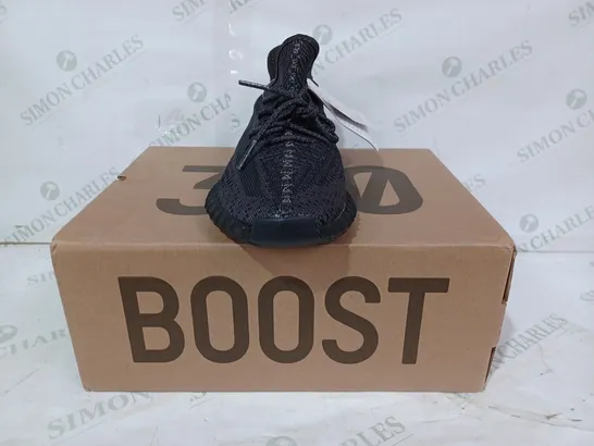 BOXED PAIR OF ADIDAS YEEZY BOOST 350 V2 SHOES IN GREY UK SIZE 8