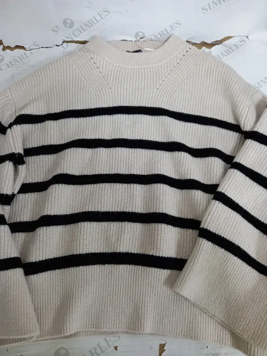 ZARA KNITTED JUMPER IN CREAM & BLACK - EUR LARGE