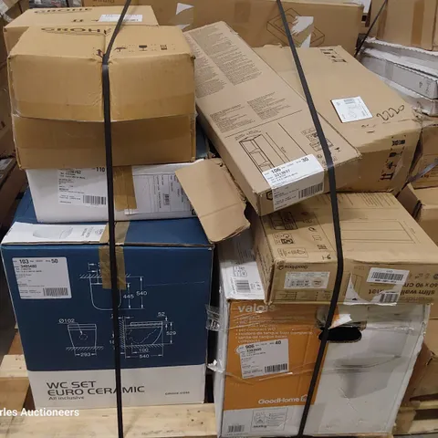 PALLET OF ASSORTED BOXED BATHROOM FITTINGS INCLUDING BASINS, GROHE HALF PEDESTALS, GROHE CERAMIC WC, 