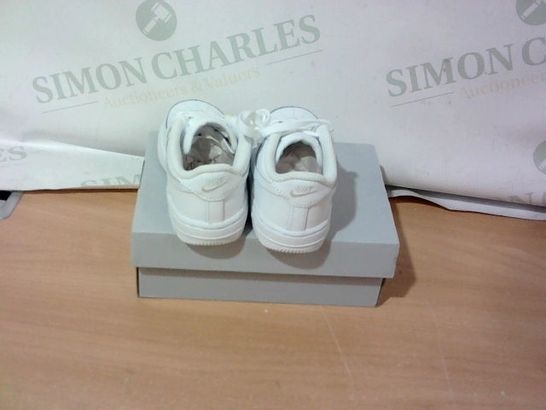 BOXED PAIR OF NIKE KIDS TRAINERS SIZE 7.5