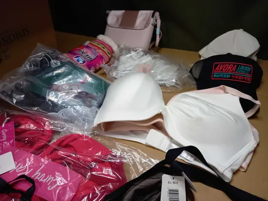 LOT OF APPROX. 15 ASSORTED CLOTHING ACCESSORIES  IN VARYING SIZES/COLOURS/STYLES TO INCLUDE: BRA'S, BAG, HATS