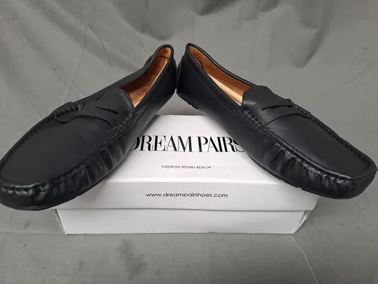 BOXED PAIR OF DREAM PAIRS SHOES IN BLACK EU SIZE 41