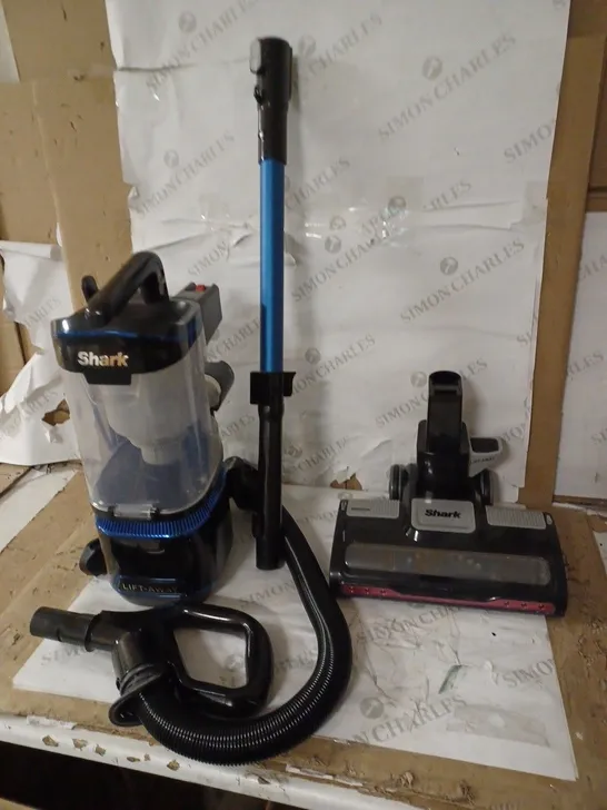 SHARK NV602UK LIFT-AWAY UPRIGHT VACUUM CLEANER