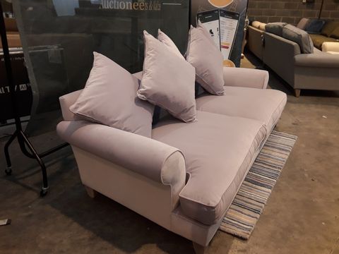 QUALITY DESIGNER BRITISH MADE LIGHT PINK FABRIC THREE SEATER SOFA WITH SCATTER BACK CUSHIONS 