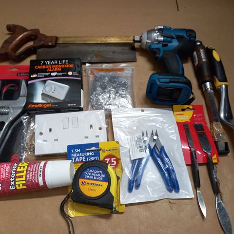 LOT OF ASSORTED DIY AND TOOL ITEMS TO INCLUDE WRENCH, CARBON MONOXIDE ALARM AND WIRE CUTTERS