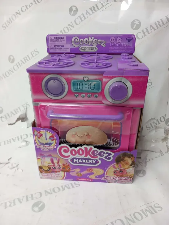 BRAND NEW BOXED COOKEEZ MAKERY SURPRISE PET