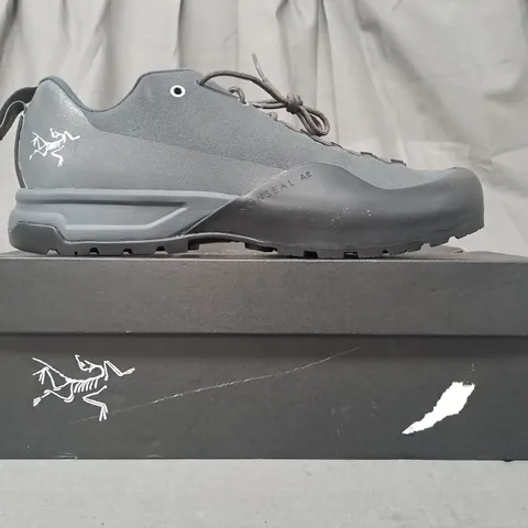 BOXED PAIR OF ARC'TERYX KONSEAL AR M SHOES IN GREY UK SIZE 8.5