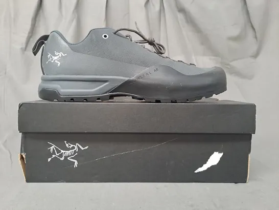 BOXED PAIR OF ARC'TERYX KONSEAL AR M SHOES IN GREY UK SIZE 8.5