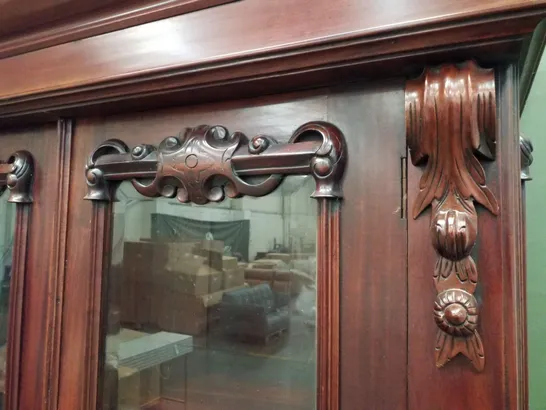 VICTORIAN MAHOGANY VENEER PART GLAZED LOCKABLE BOOKCASE WITH CUPBOARD