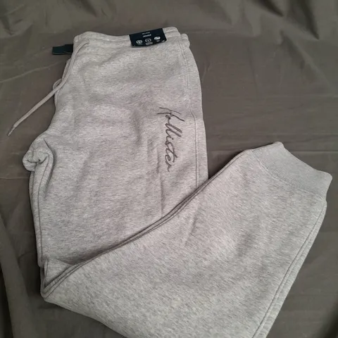 HOLLISTER LARGE GREY JOGGERS 