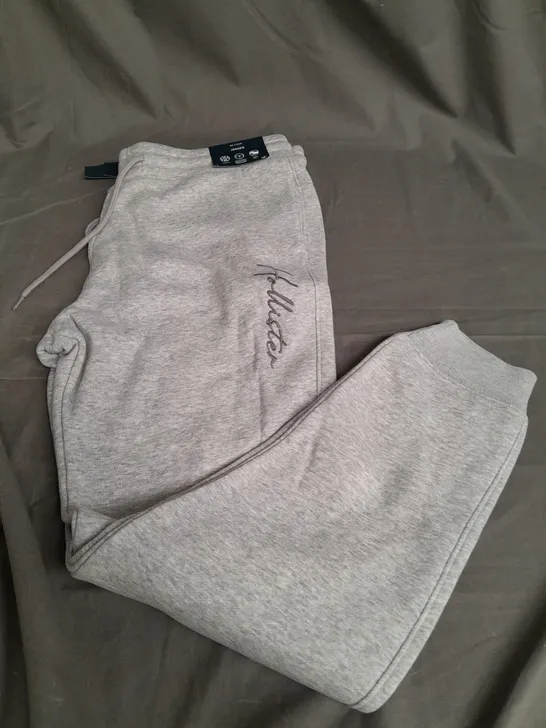 HOLLISTER LARGE GREY JOGGERS 