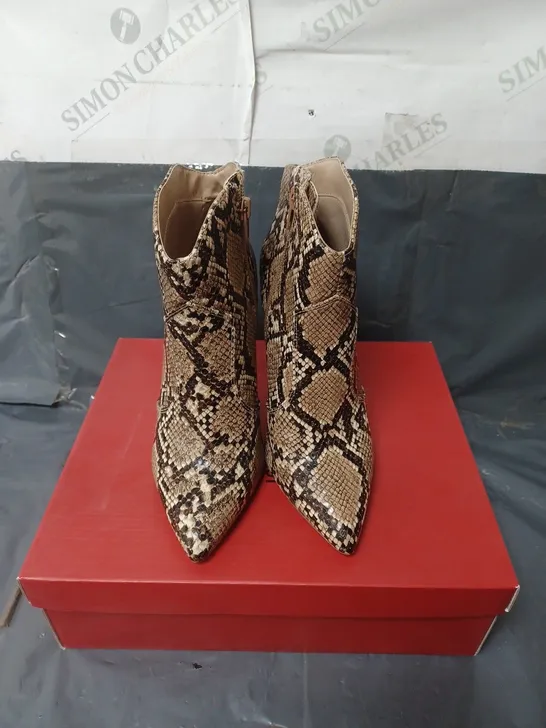 BOXED PAIR OF LONDON REBEL BEIGE COMB SYNTHETIC ANKLE BOOTS SIZE 37