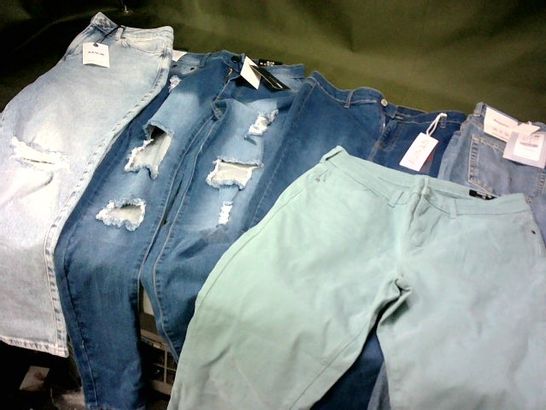 LOT OF 5 ASSORTED PAIRS OF JEANS IN VARIOUS SIZES TO INCLUDE URBAN BLISS, FASHIONNOVA AND NEW LOOK