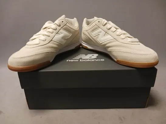 BOXED PAIR OF NEW BALANCE RC42 SHOES IN CREAM UK SIZE 6