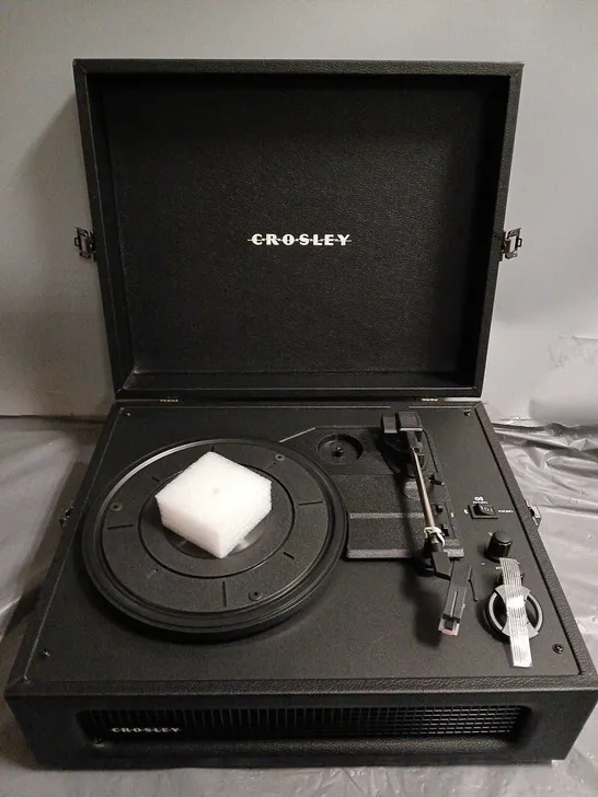 BOXED CROSLEY VOYAGER 3-SPEED PORTABLE TURNTABLE