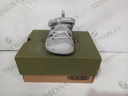 BOXED PAIR OF KEEN MOXIE INFANT SANDALS IN SILVER COLOUR UK SIZE 3