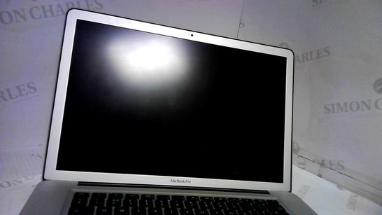 SILVER APPLE MACBOOK PRO 15" SCREEN