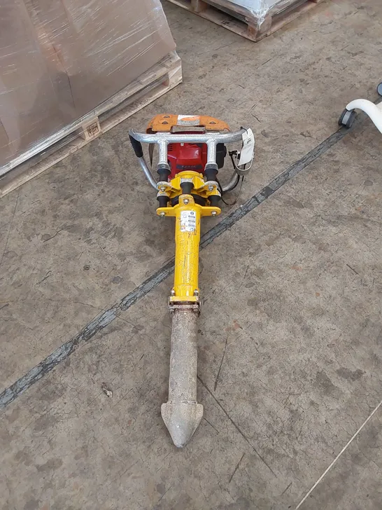 ROBEL 62.05 2 STROKE VERTICAL TAMPER - RAILWAY MAINTENANCE TOOL