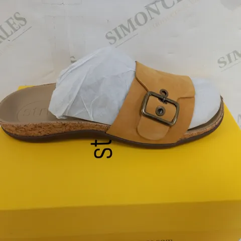 BOXED STRIVE PAROS IN SUNFLOWER SIZE 6 