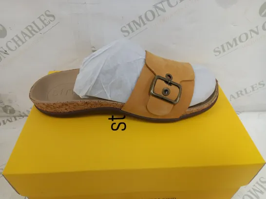 BOXED STRIVE PAROS IN SUNFLOWER SIZE 6 