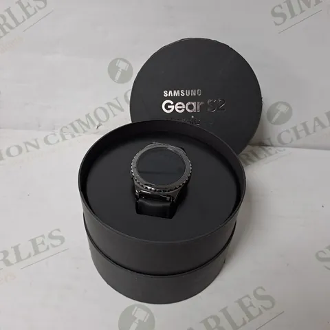 BOXED SAMSUNG GEAR S2 CLASSIC SMARTWATCH 