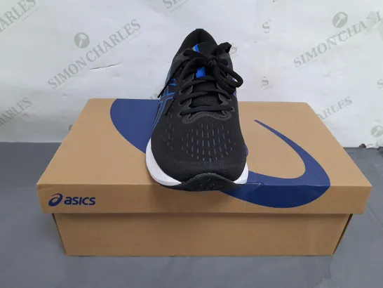 BOXED PAIR OF ASICS GEL-EXCITE 10 SHOES IN BLACK/BLUE UK SIZE 9