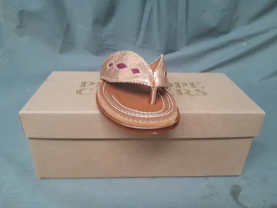 BOXED PAIR OF PENELOPE CHILVERS FLAT TOE-POST SANDALS IN METALLIC ROSE GOLD/PURPLE EU SIZE 36