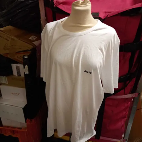 5 HUGO BOSS TSHIRTS IN WHITE,RED, BLACK, AND KHAKI IN SIZE M TOO XXL 