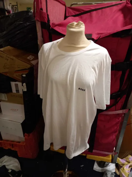 5 HUGO BOSS TSHIRTS IN WHITE,RED, BLACK, AND KHAKI IN SIZE M TOO XXL 