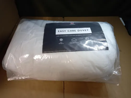 EASY CARE HOLLOWFIBRE 7.5 TOG DUVET - KING