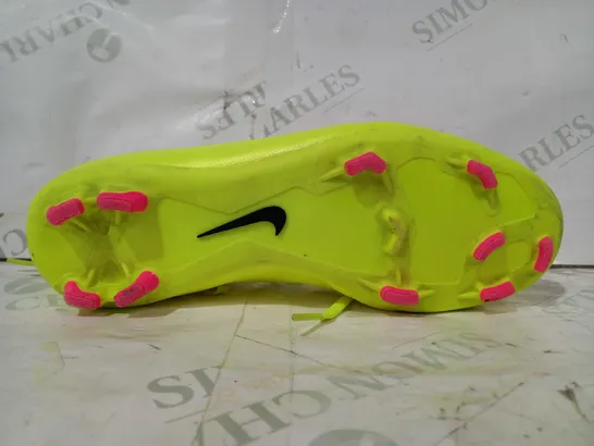 BOXED PAIR OF NIKE MERCURIAL FOOTBALL BOOTS IN FLORESCENT YELLOW/PINK SIZE UNSPECIFIED