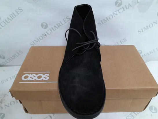 BOXED PAIR OF ASOS DESIGN DESERT BOOTS IN BLACK SUEDE - UK 10.5