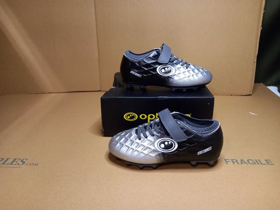 BOXED PAIR OF IGNISIO BLACK/SILVER JNR FOOTBALL BOOTS - SIZE 1