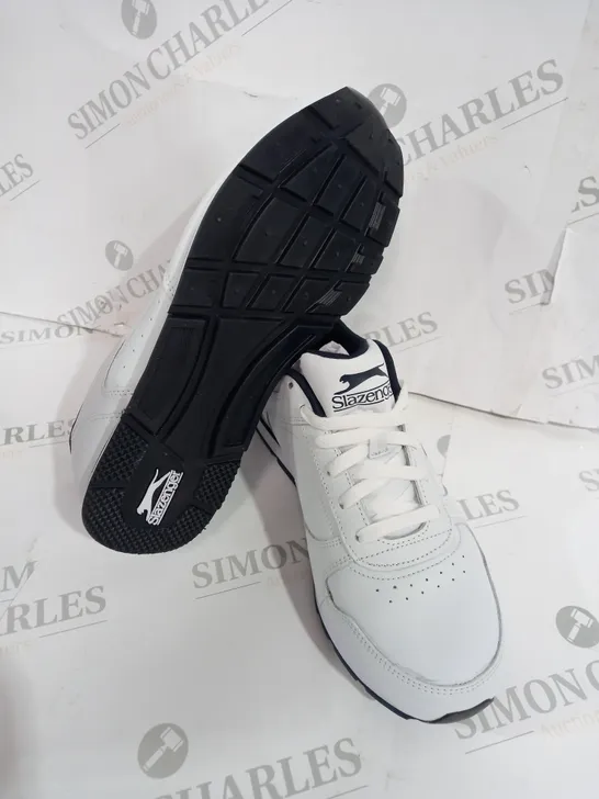 BOXED PAIR OF SLAZENGER TRAINERS SIZE 8