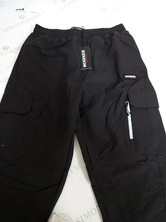 MCKENZIE BLACK CARGO PANTS - MEDIUM