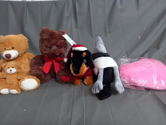 MEDIUM BOX OF ASSORTED TEDDIES