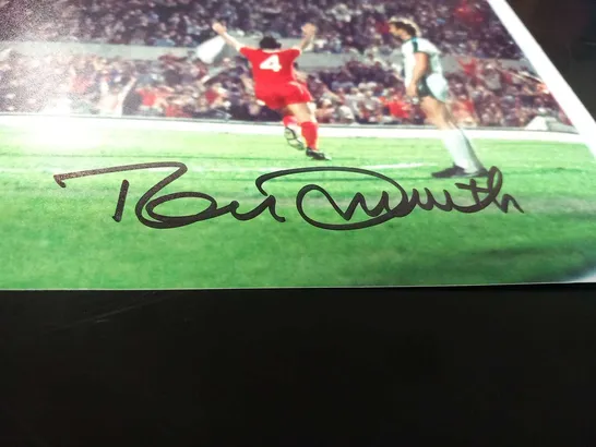 SIGNED PHOTOGRAPH OF LIVERPOOL'S TOMMY SMITH CELEBRATING SCORING AGAINST BORUSSIA MOENCHENGLADBACH