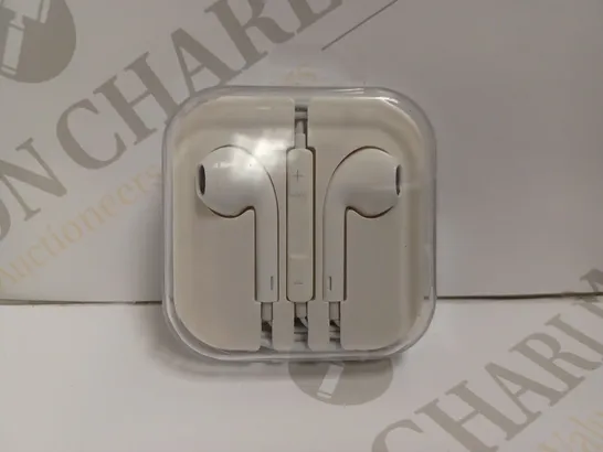 WHITE WIRED EARBUDS 