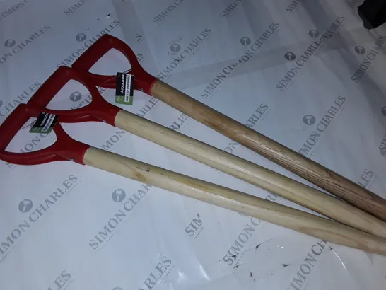 LOT OF 4 TOOLZONE 80CM D-TOP SPADE HANDLES