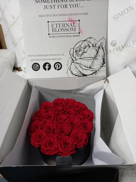 BOXED ETERNAL BLOSSOM RED ROSES