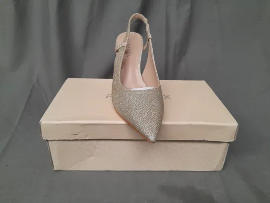 BOXED PAIR OF PARADOX LONDON CARLI POINTED TOE HEELED SHOES IN CHAMPAGNE W. GLITTER EFFECT EU SIZE 38