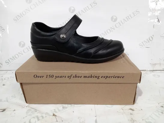 BOXED PAIR OF CUSHION-WALK SHOES IN BLACK UK SIZE 6