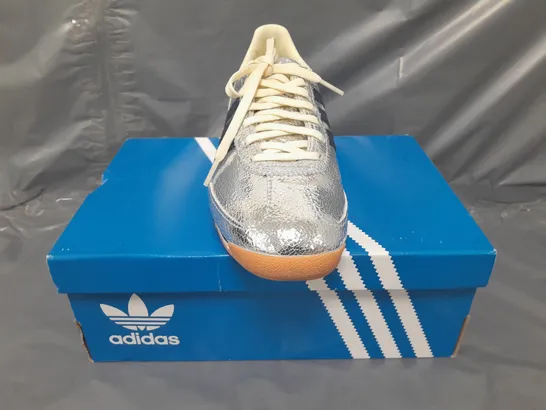 BOXED PAIR OF ADIDAS SL 72 OG SHOES IN METALLIC SILVER/NAVY UK SIZE 5.5