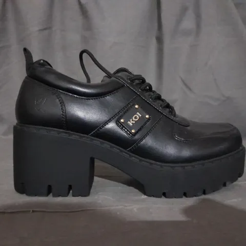 PAIR OF KOI LACE UP SHOES IN BLACK SIZE 6